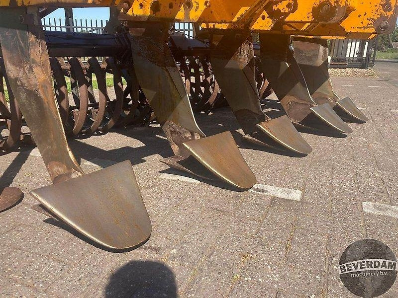 Charrue Veenhuis woeler met packer