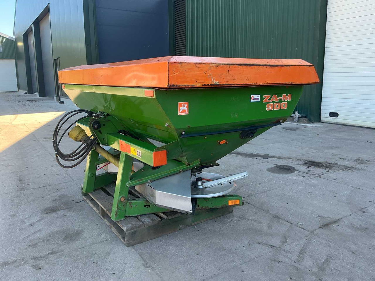 Distributeur d'engrais Amazone ZA-M900