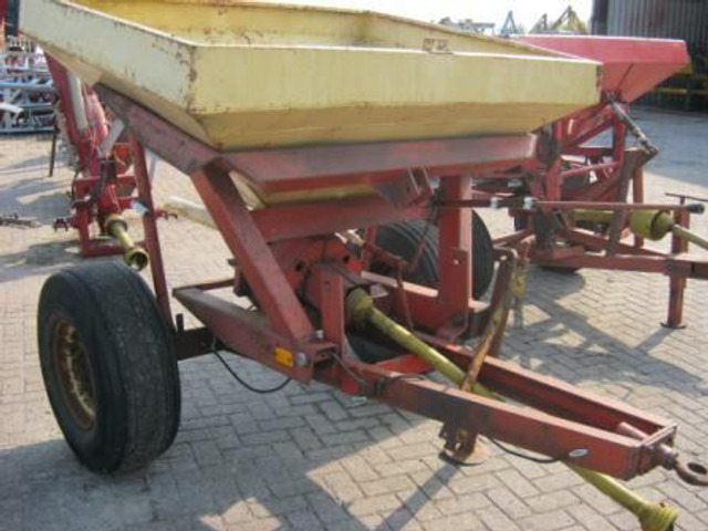Distributeur d'engrais GETROKKEN pendel strooier - Gebruikt