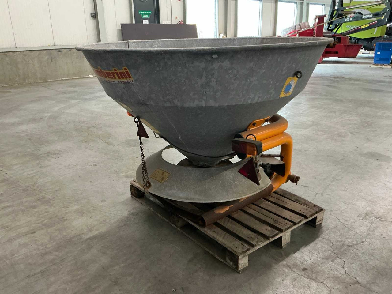 Distributeur d'engrais Gamberini 650L