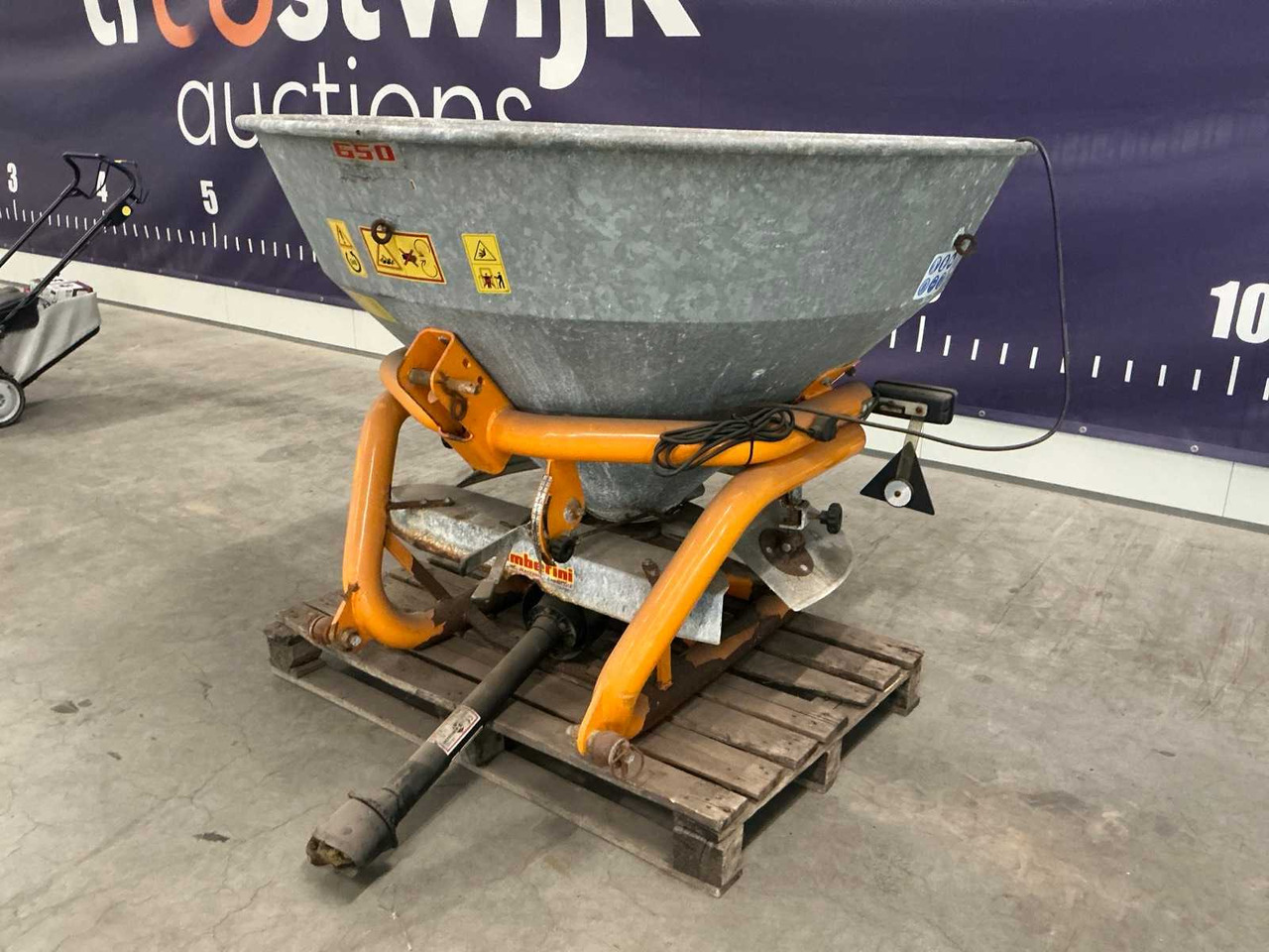 Distributeur d'engrais Gamberini 650L