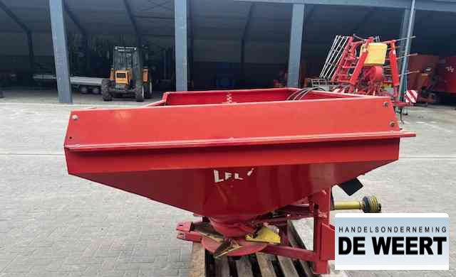 Distributeur d'engrais Lely centerliner stooier , front aandrijving