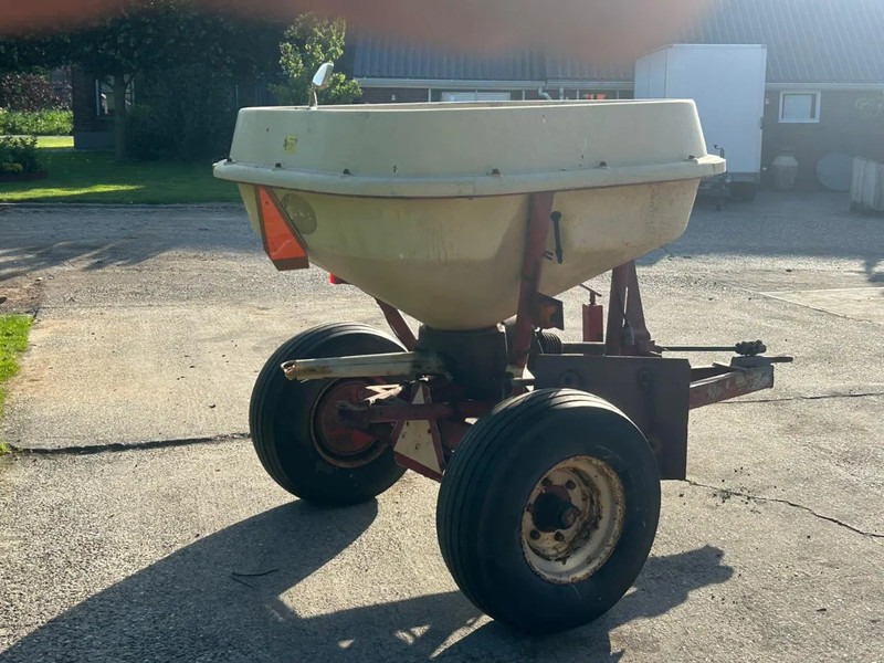 Distributeur d'engrais Vicon Pendelstrooier kunstmestrooier bemesting Geen kuhn amazone
