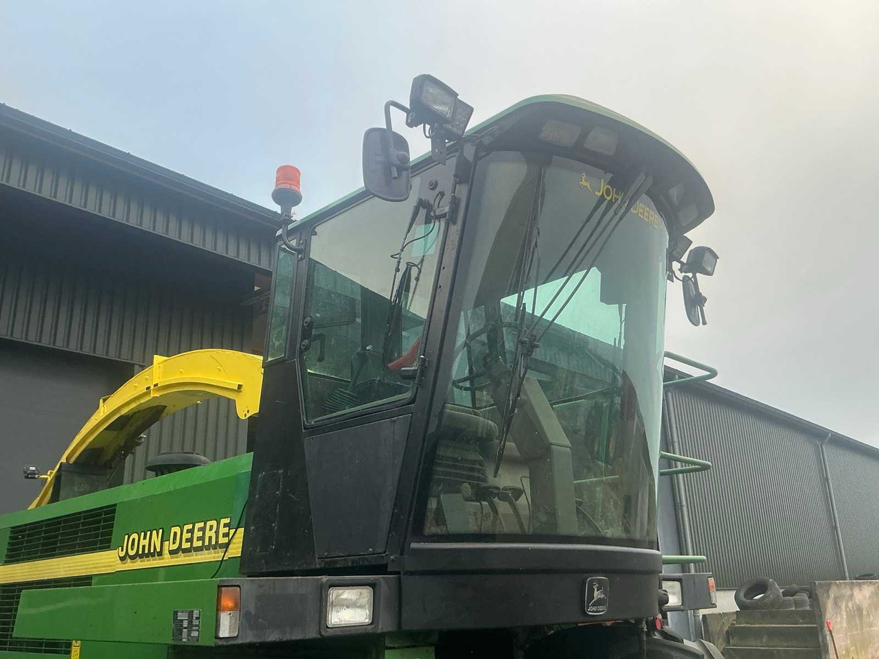 Ensileuse 1999 JOHN DEERE 6750 FORAGE HARVESTER