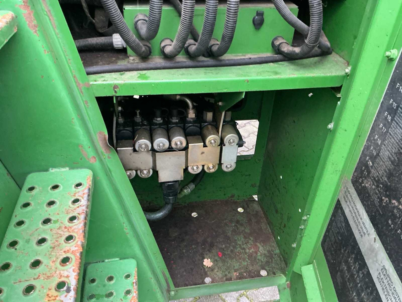 Ensileuse 1999 JOHN DEERE 6750 FORAGE HARVESTER