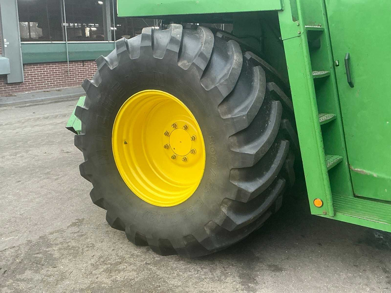 Ensileuse 1999 JOHN DEERE 6750 FORAGE HARVESTER