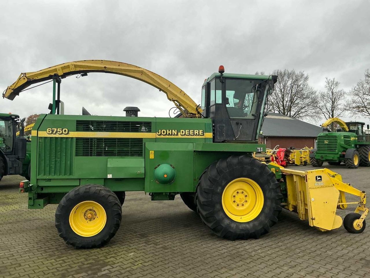 Ensileuse 1999 JOHN DEERE 6750 FORAGE HARVESTER
