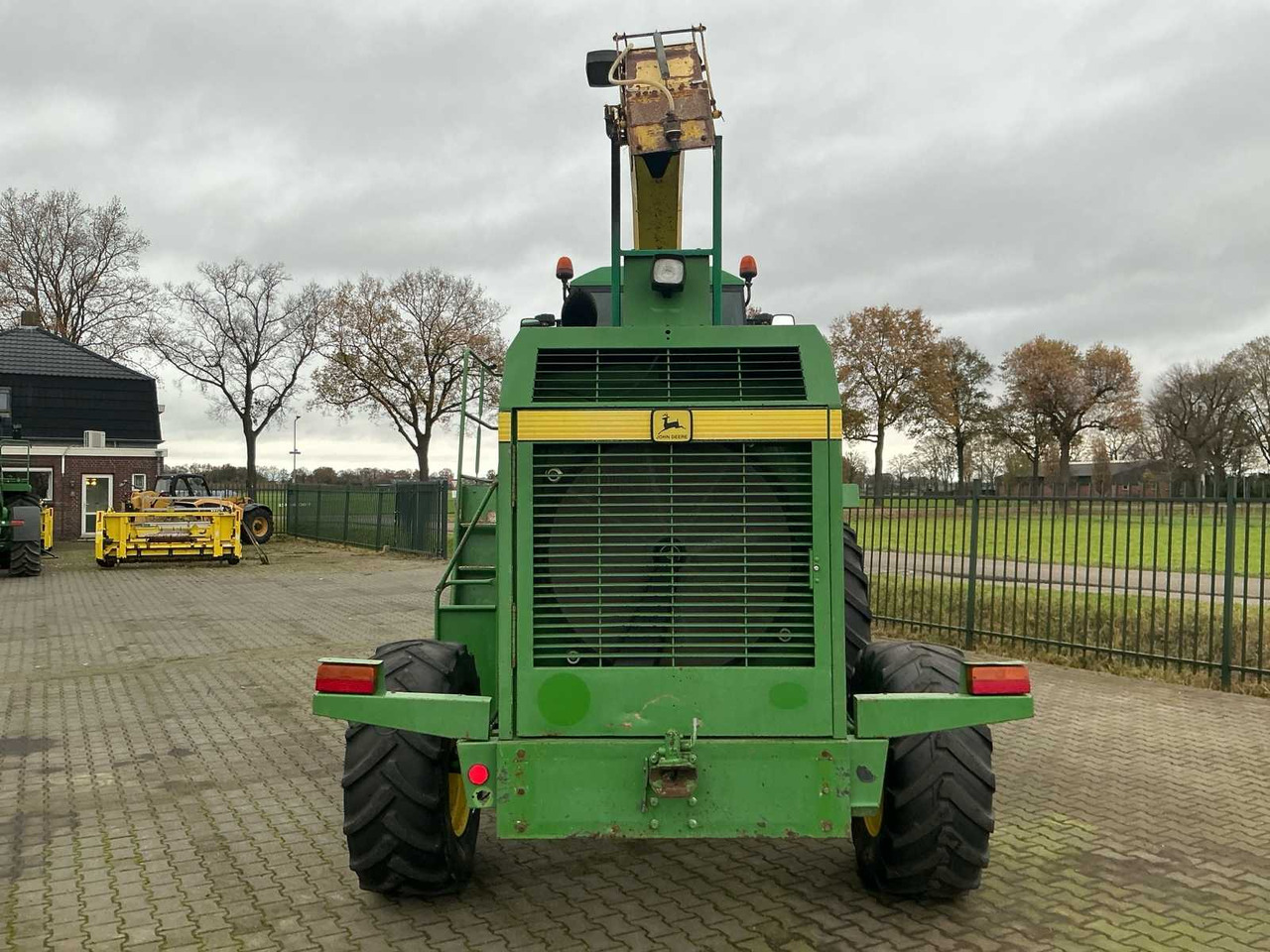 Ensileuse 1999 JOHN DEERE 6750 FORAGE HARVESTER