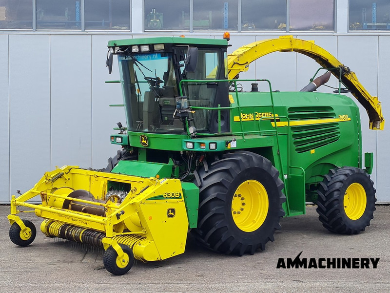 Ensileuse John Deere 7400 forage harvester