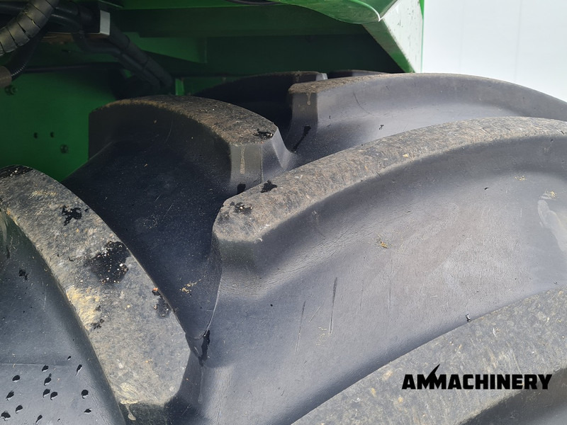 Ensileuse John Deere 7400 forage harvester