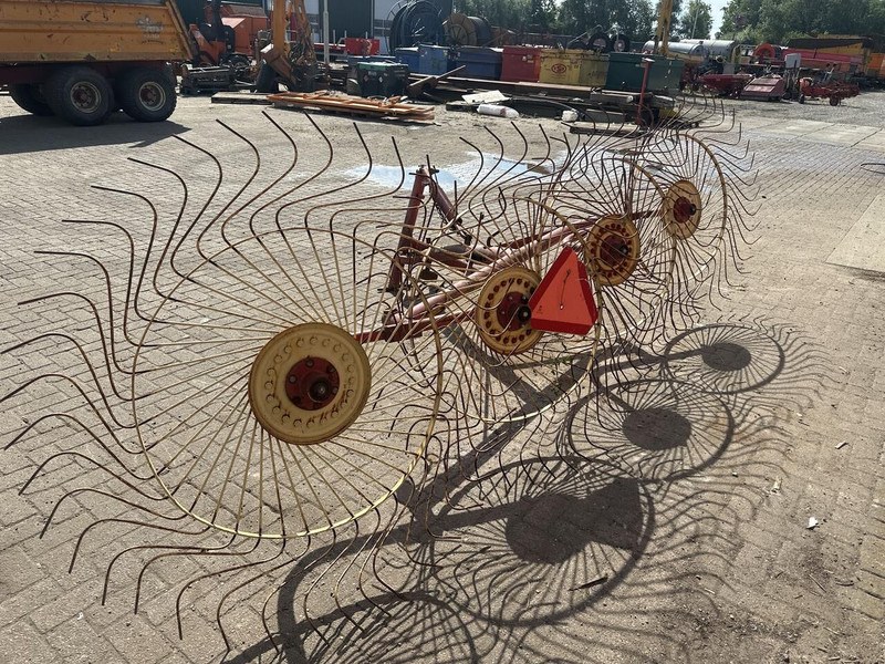 Faneuse 4 bords gedragen acrobaat - Gebruikt