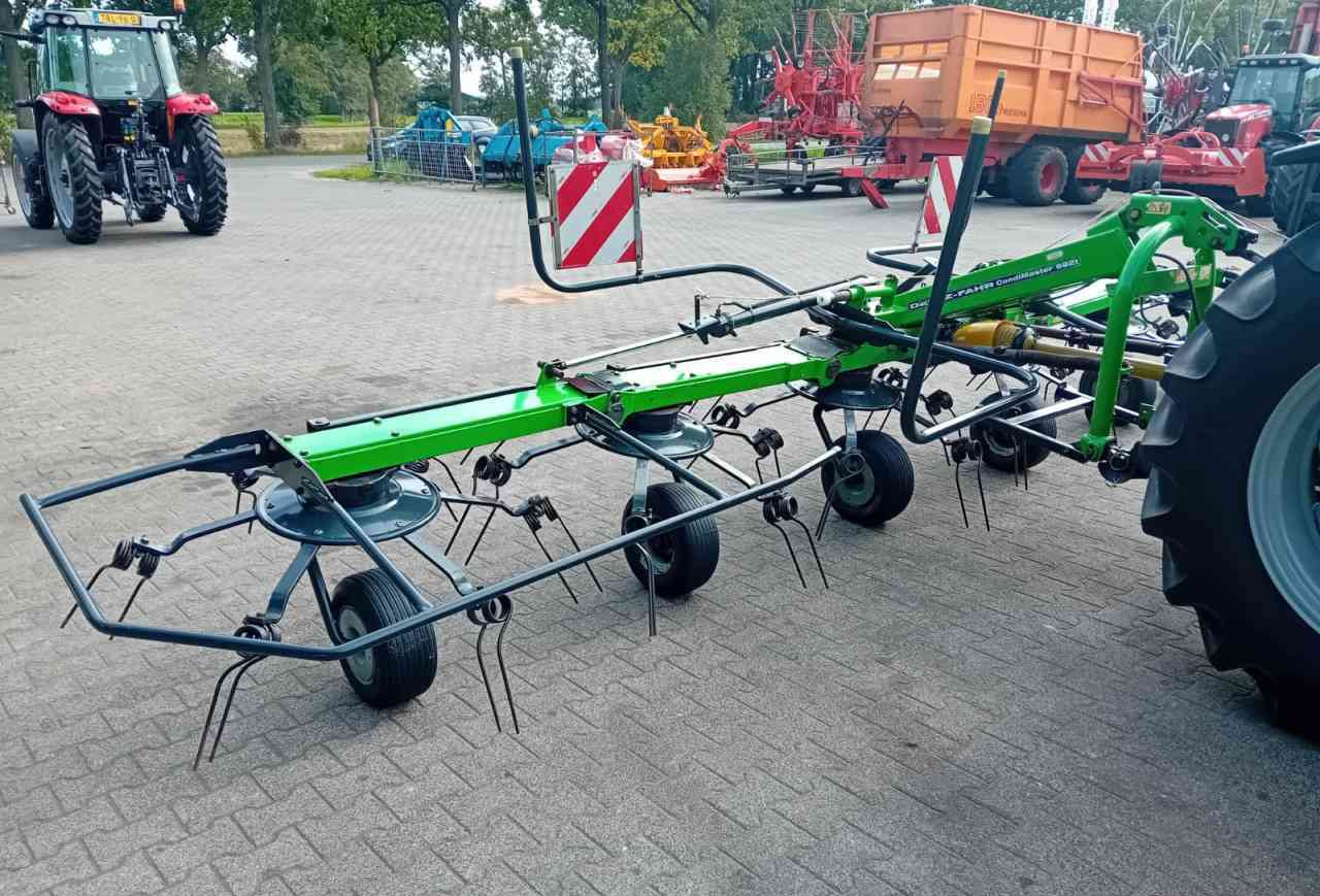 Faneuse Deutz-Fahr Condimaster 6821 schudder weidebouwmachines