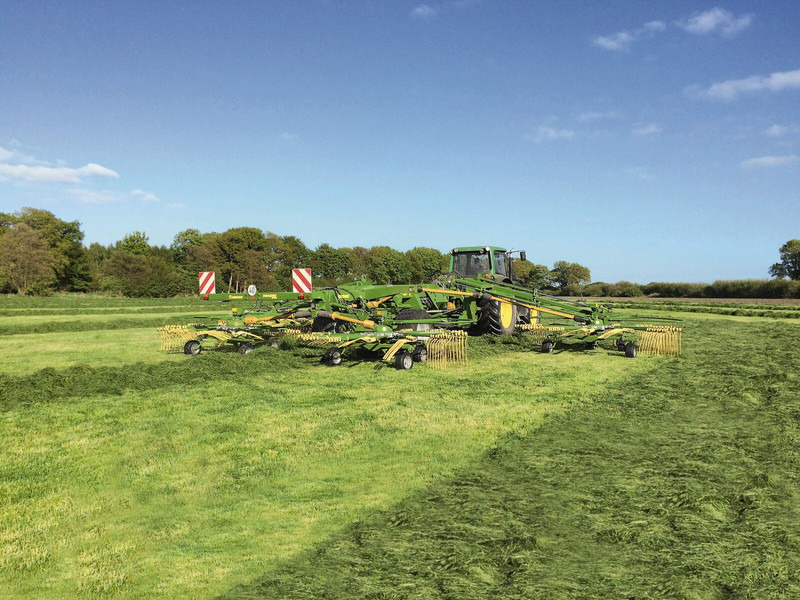 Faneuse Krone vier harkelementen en Zijaflegharken