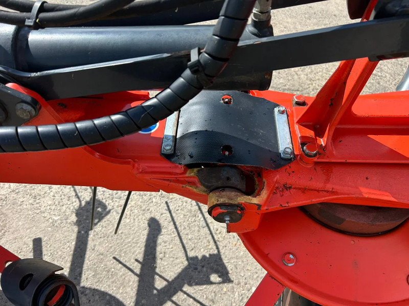 Faneuse Kuhn GF 13012 Schudder getrokken