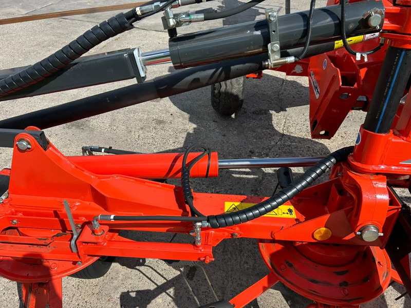 Faneuse Kuhn GF 13012 Schudder getrokken