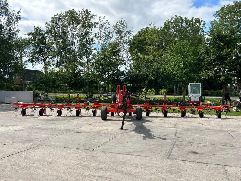 Faneuse Kuhn GF 13012 Schudder getrokken