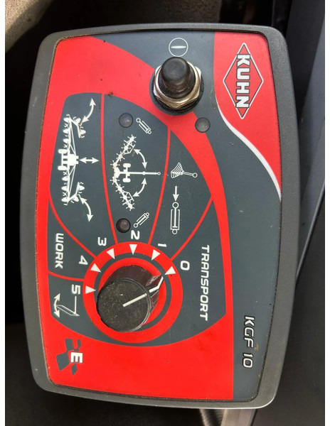 Faneuse Kuhn GF 13012 Schudder getrokken