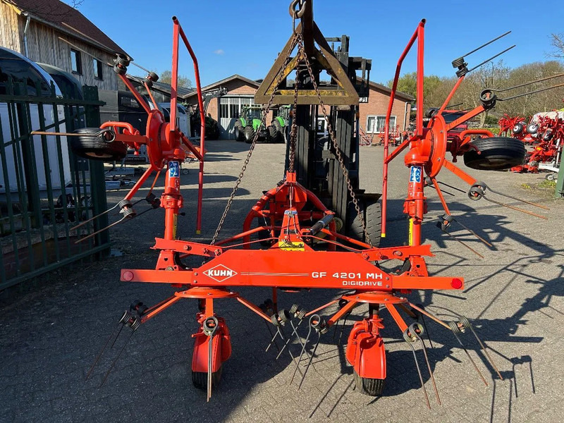 Faneuse Kuhn GF 4201 MH