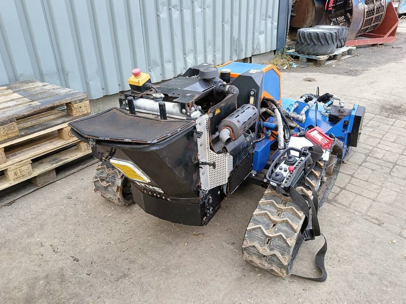 Faucheuse IRUS deltrak 2.0 robot remote mower maaier quatrak trac