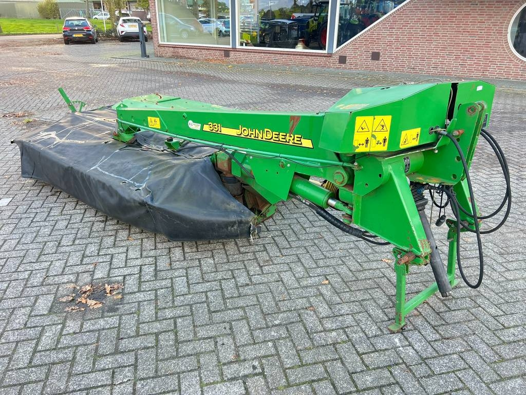 Faucheuse John Deere 331 maaier