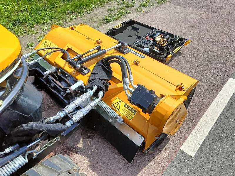 Faucheuse McConnel Robocut RC56 robot remote maaier mower 1200kg