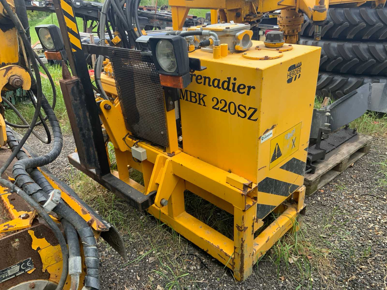 Machine agricole Herder Grenadier MBK 220 SZ