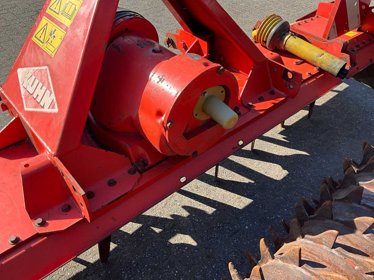 Herse rotative Kuhn HRB302D