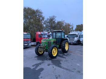 Tracteur agricole JOHN DEERE 3040: photos 1
