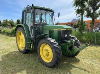 Tracteur agricole John Deere 6310 premium: photos 1