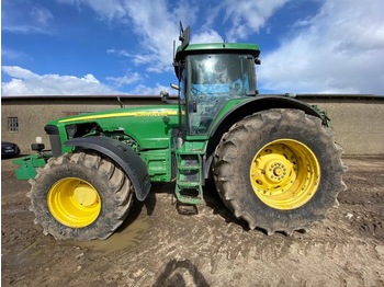 Tracteur agricole John Deere 8220 Powershift: photos 1