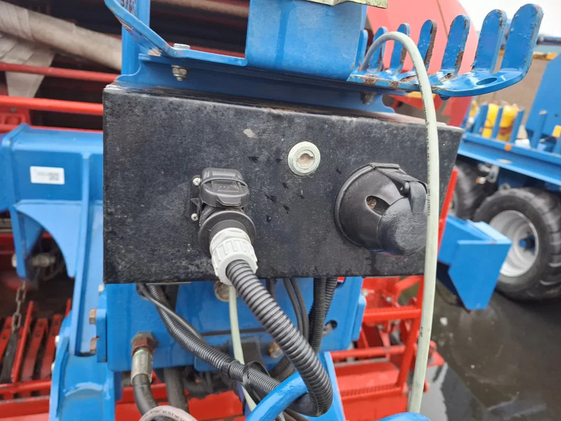 Machine agricole Lely RP245 profi