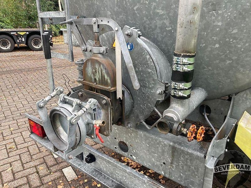 Machine agricole Lindner & Fischer Güllezubringer 24000