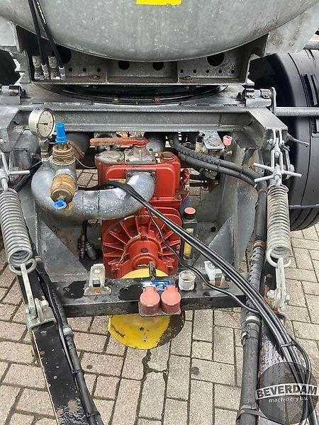 Machine agricole Lindner & Fischer Güllezubringer 24000