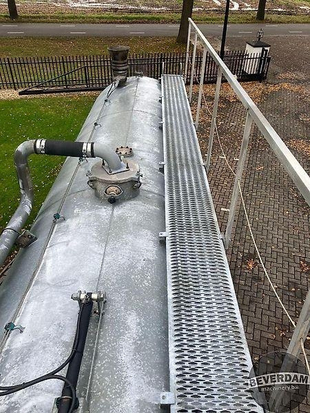 Machine agricole Lindner & Fischer Güllezubringer 24000