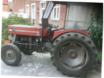 Tracteur agricole Massey Ferguson 135: photos 1