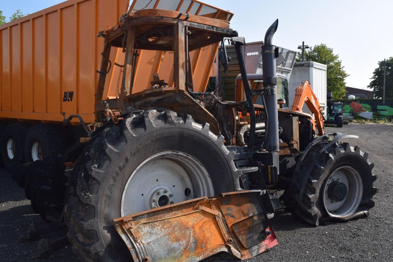 Tracteur agricole Massey Ferguson 6480 *Brandschaden*: photos 3