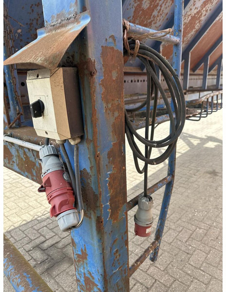 Matériel d'élevage Bunker container met lopende band - Gebruikt