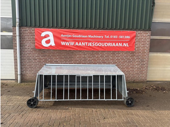 Matériel d'élevage Lammeren voerplaats met overkapping