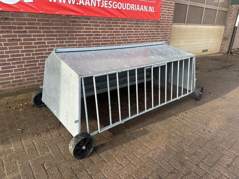 Matériel d'élevage Lammeren voerplaats met overkapping