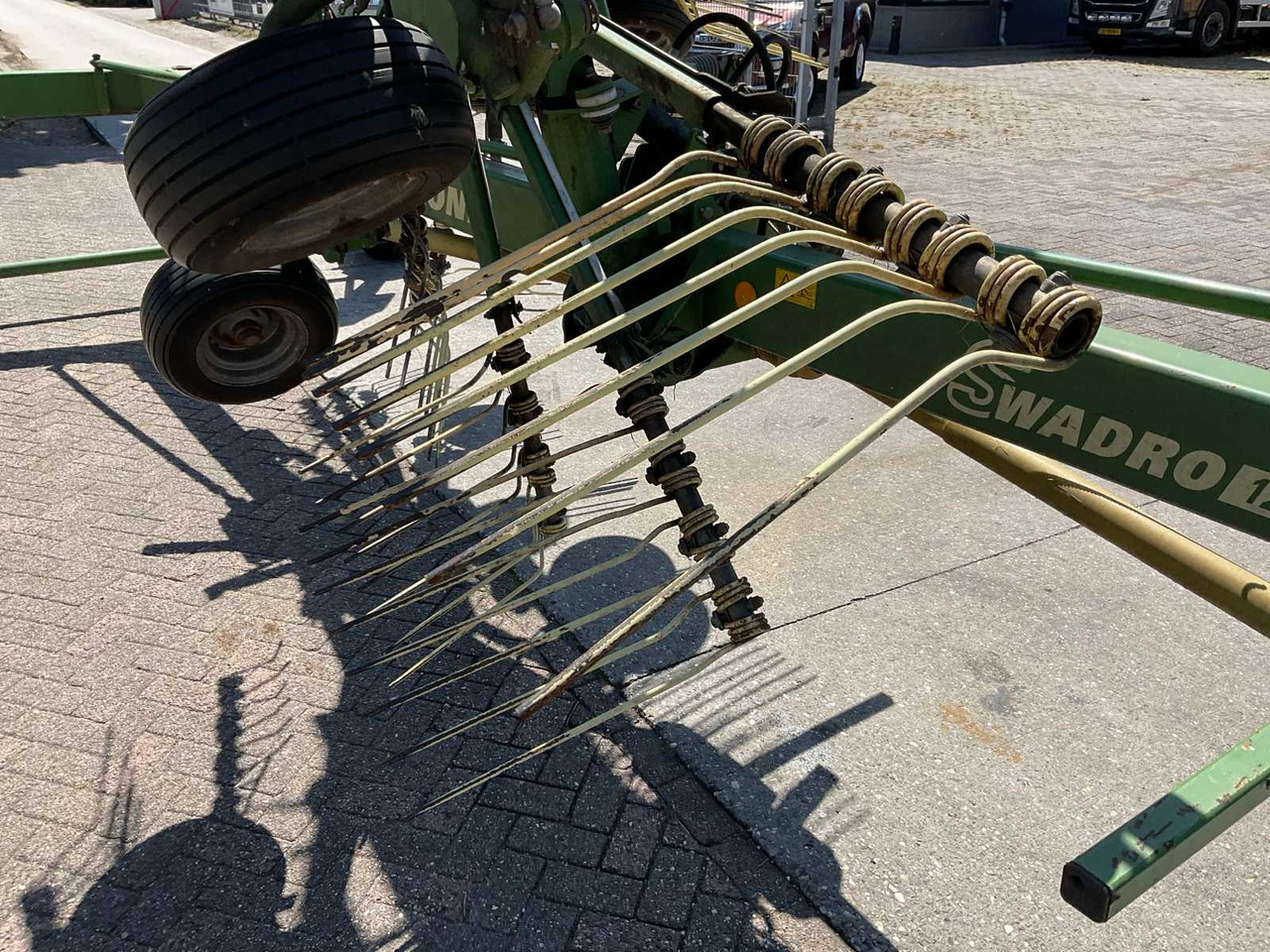 Matériel de fenaison Krone Swadro 1201