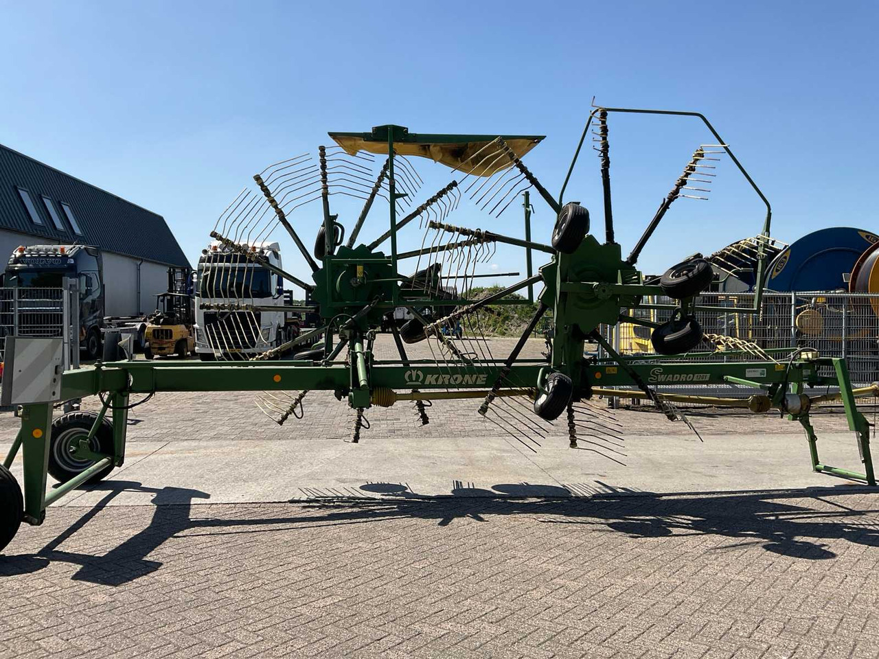 Matériel de fenaison Krone Swadro 1201