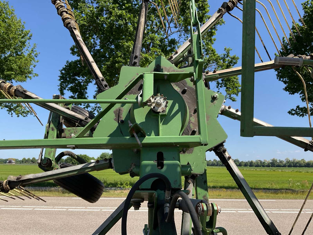 Matériel de fenaison Krone Swadro 1201