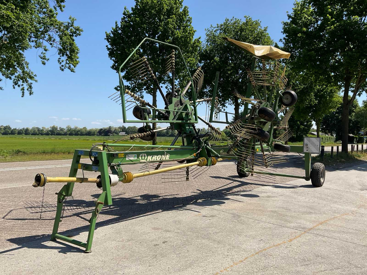 Matériel de fenaison Krone Swadro 1201