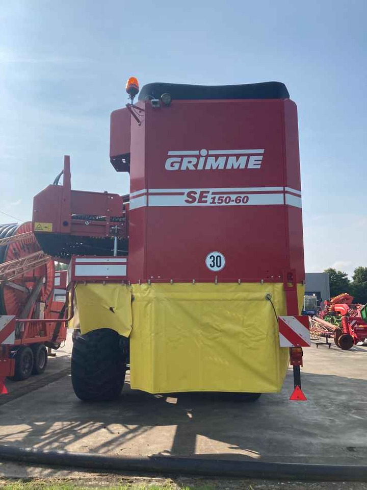 Matériel de récolte Grimme SE 150-60 UB