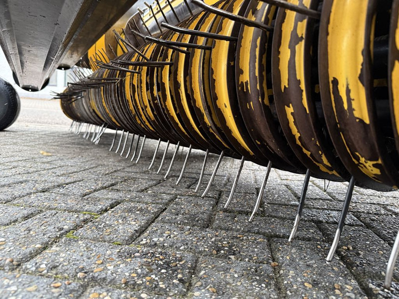 Matériel de récolte New Holland 300FPE Gras Pickup