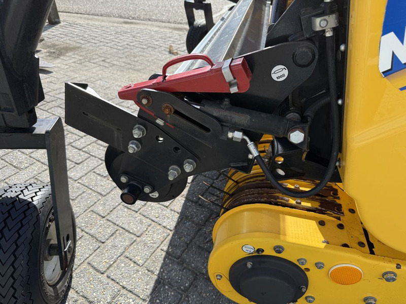 Matériel de récolte New Holland 300FPE Gras Pickup