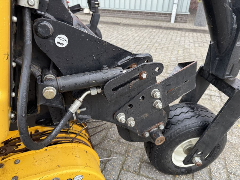 Matériel de récolte New Holland 300FPE Gras Pickup