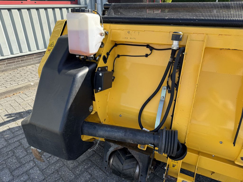 Matériel de récolte New Holland 380FP Gras Pickup