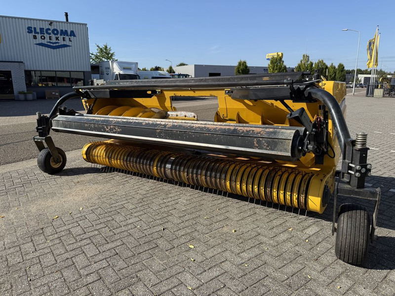 Matériel de récolte New Holland 380FP Gras Pickup