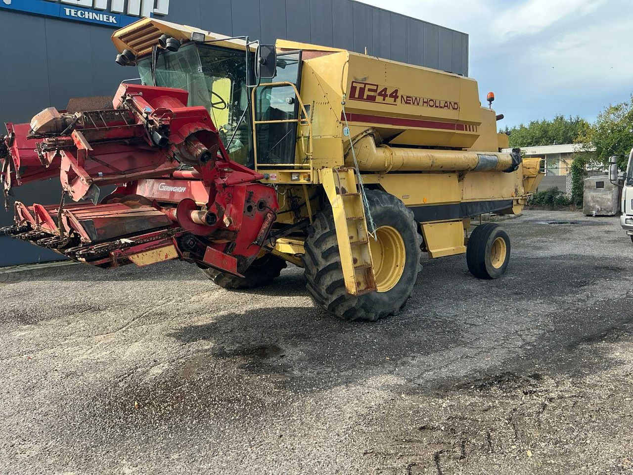 Matériel de récolte New Holland TF44